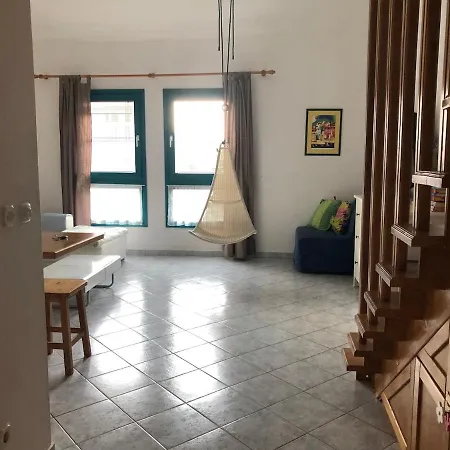 - Lovely Bay View Apartmán